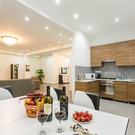 Apartment In The City Center Lll Tiflis Exterior foto