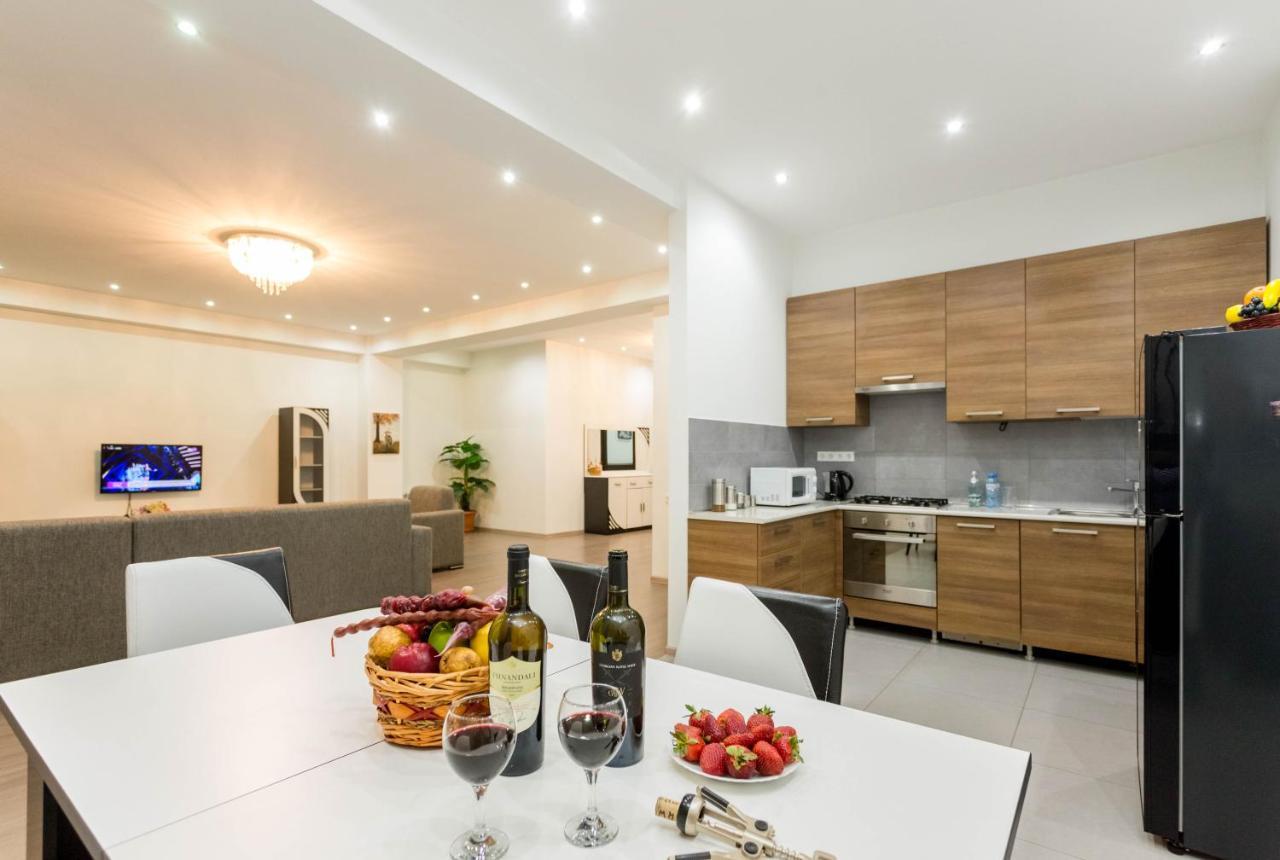 Apartment In The City Center Lll Tiflis Exterior foto