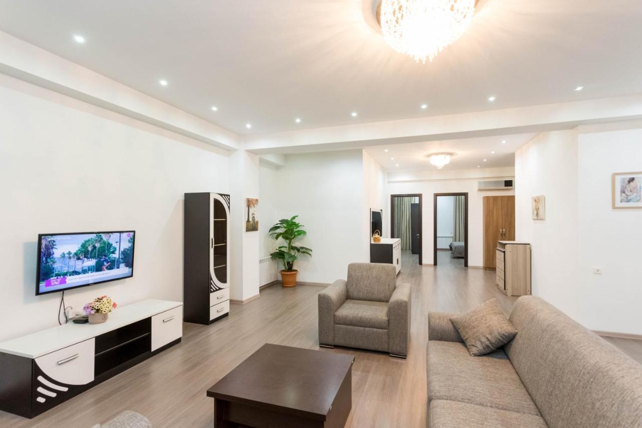 Apartment In The City Center Lll Tiflis Exterior foto
