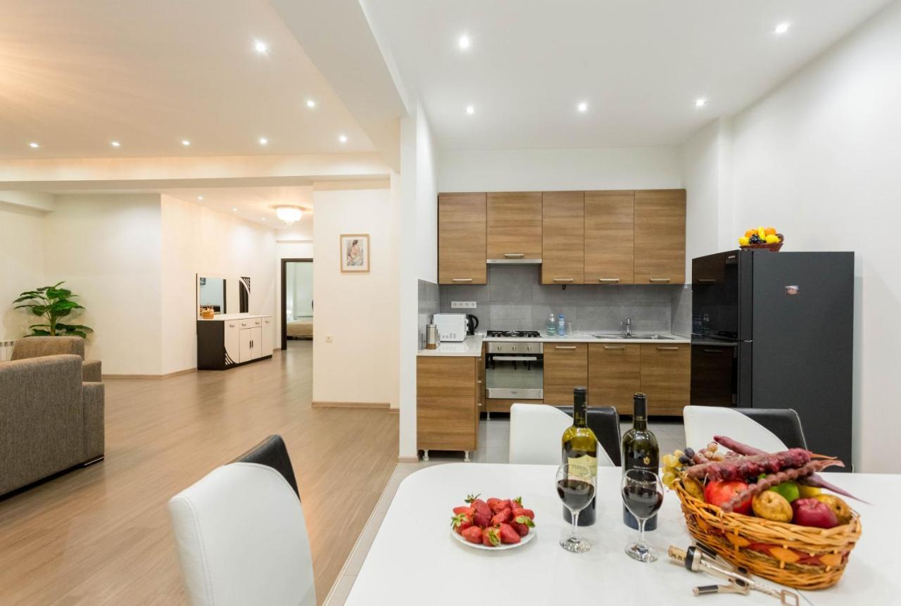 Apartment In The City Center Lll Tiflis Exterior foto
