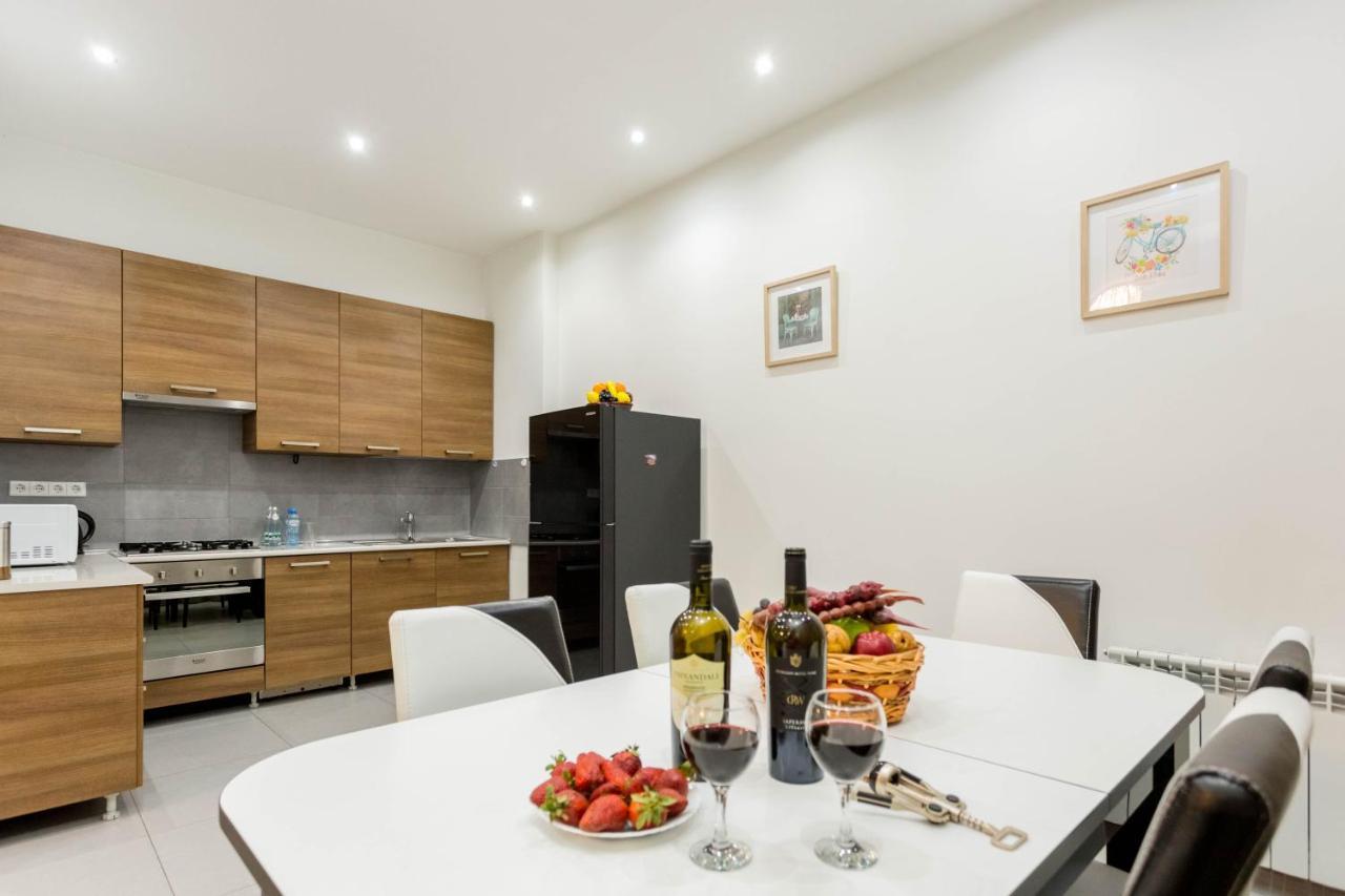 Apartment In The City Center Lll Tiflis Exterior foto